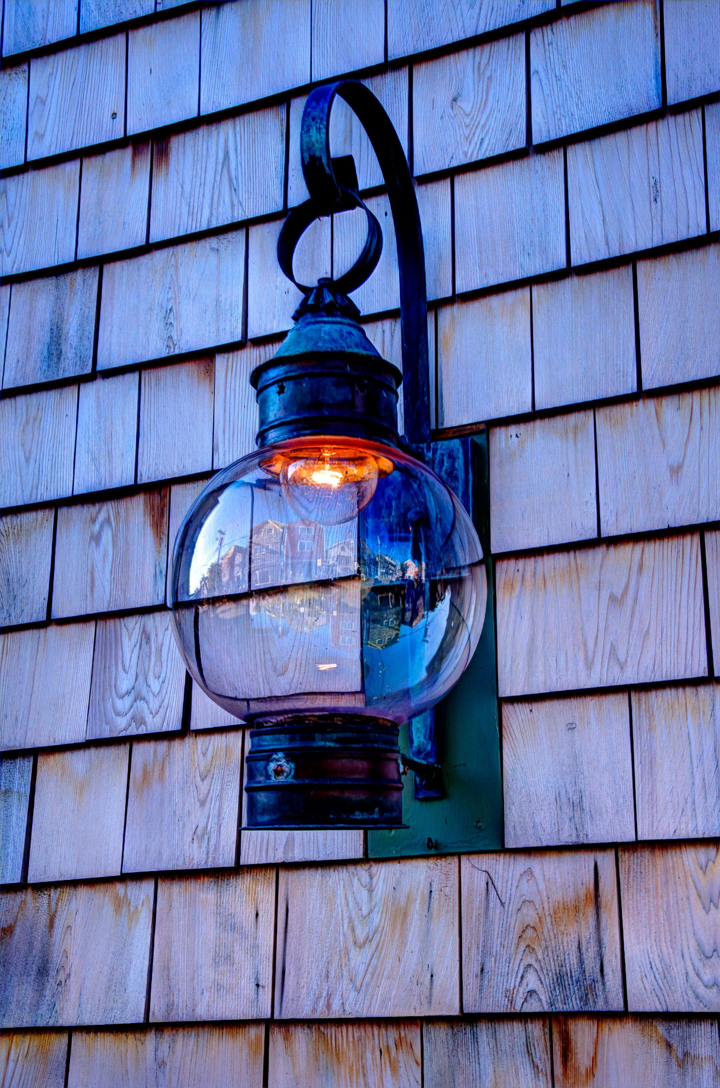 NE0009 - Lamp On Rockport Building