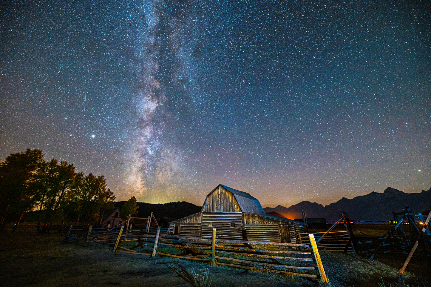 WY0036 - October Moultan Barn Milky Way