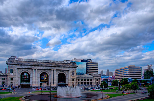 KC0011 - Union Station, Fountain & Sky