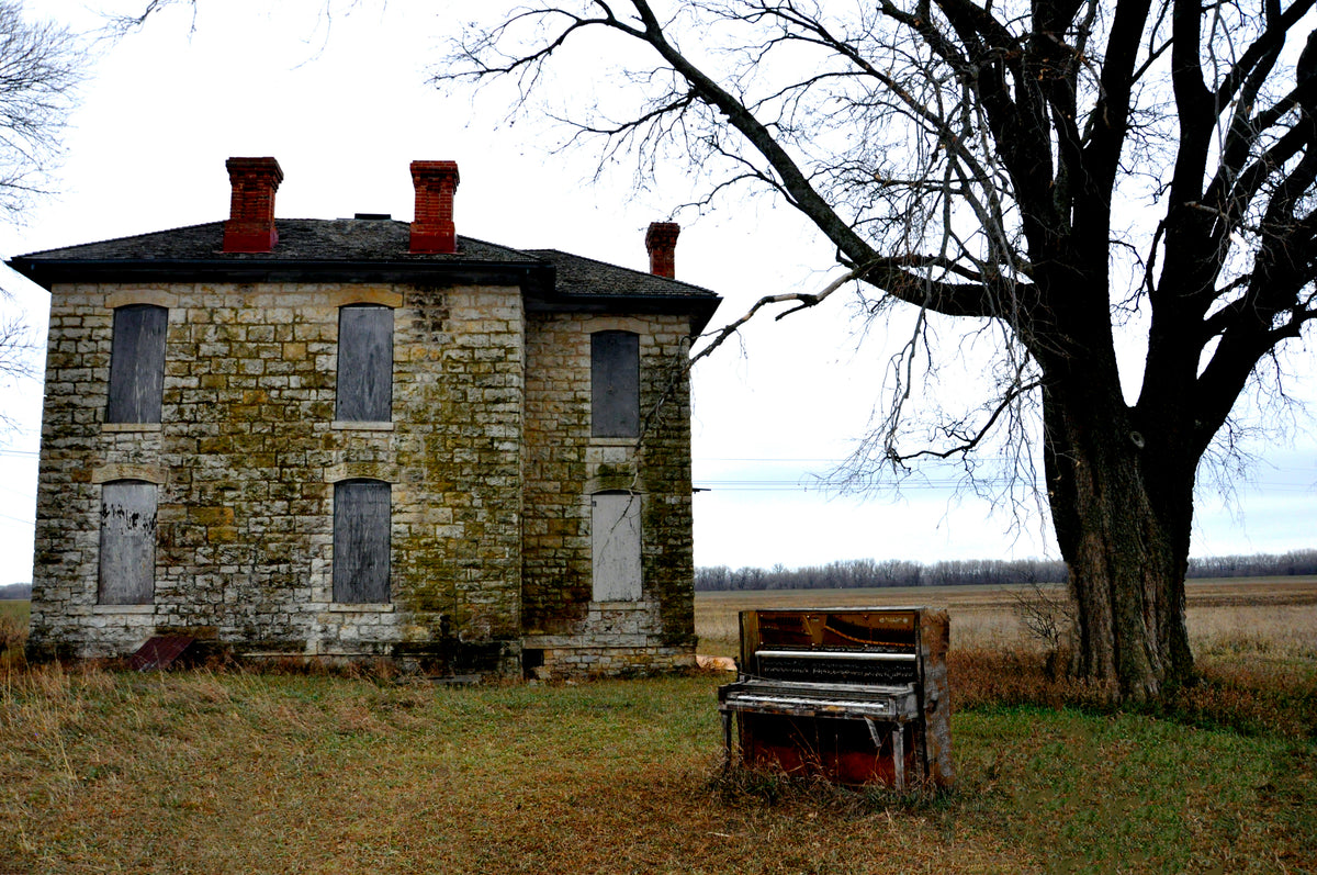 PI0007 - Stone House and Piano
