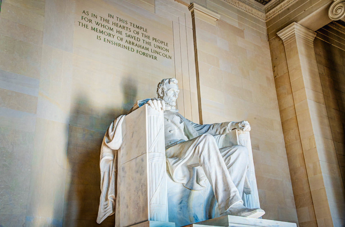 WDC0005 - Abraham Lincoln in the Lincoln Memorial